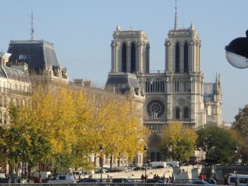 1 Bedroom Riverfront with View of Notre Dame